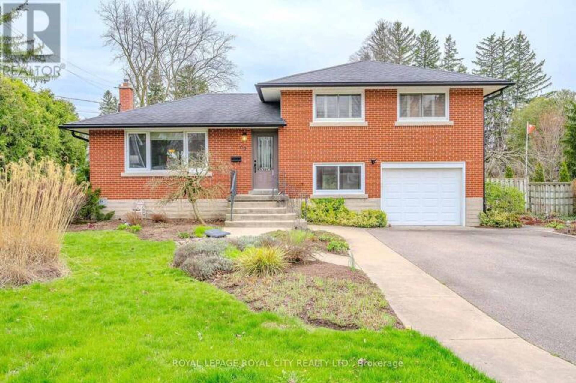 62 CLIVE AVE Guelph